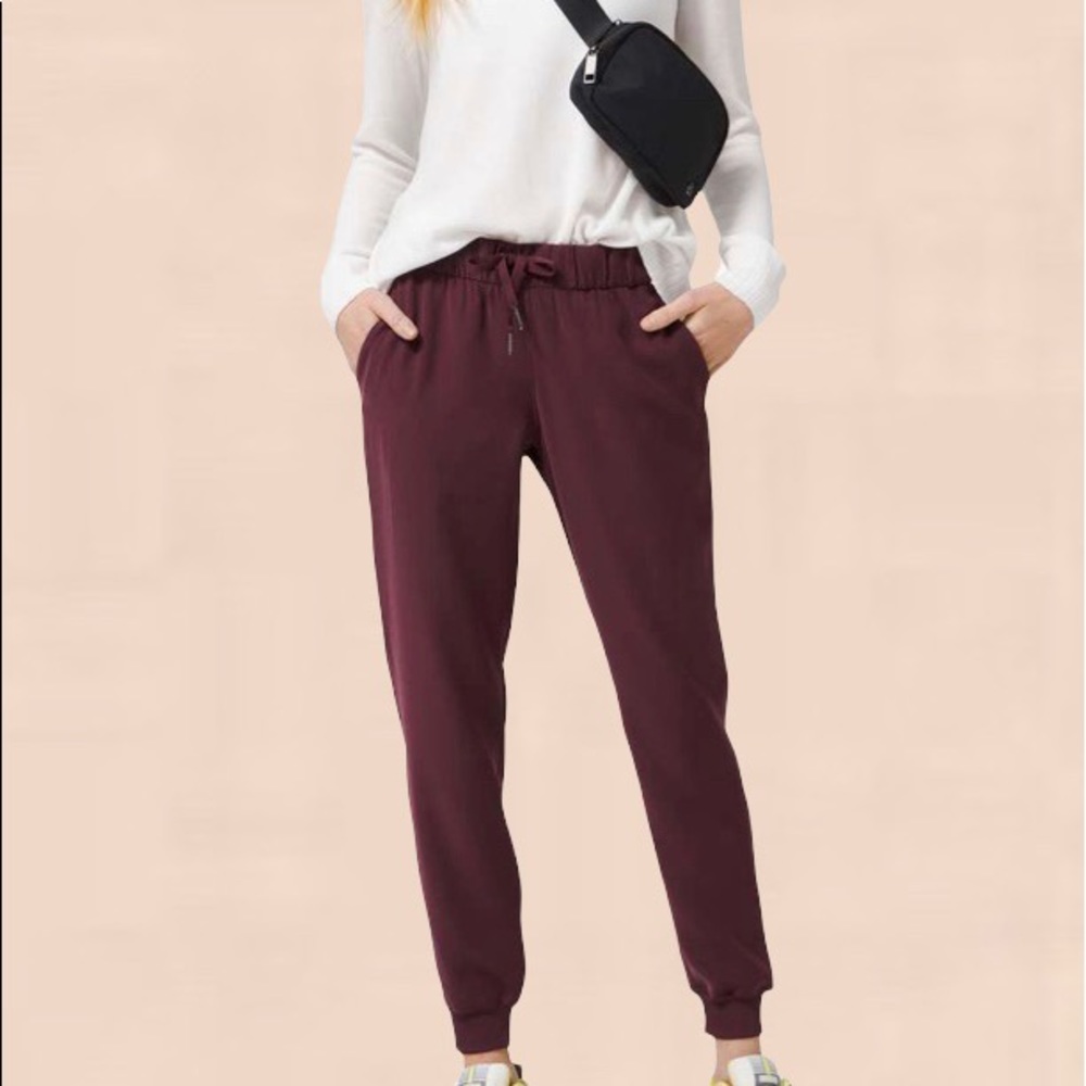 Lululemon Size 4 On The Fly Jogger Pants